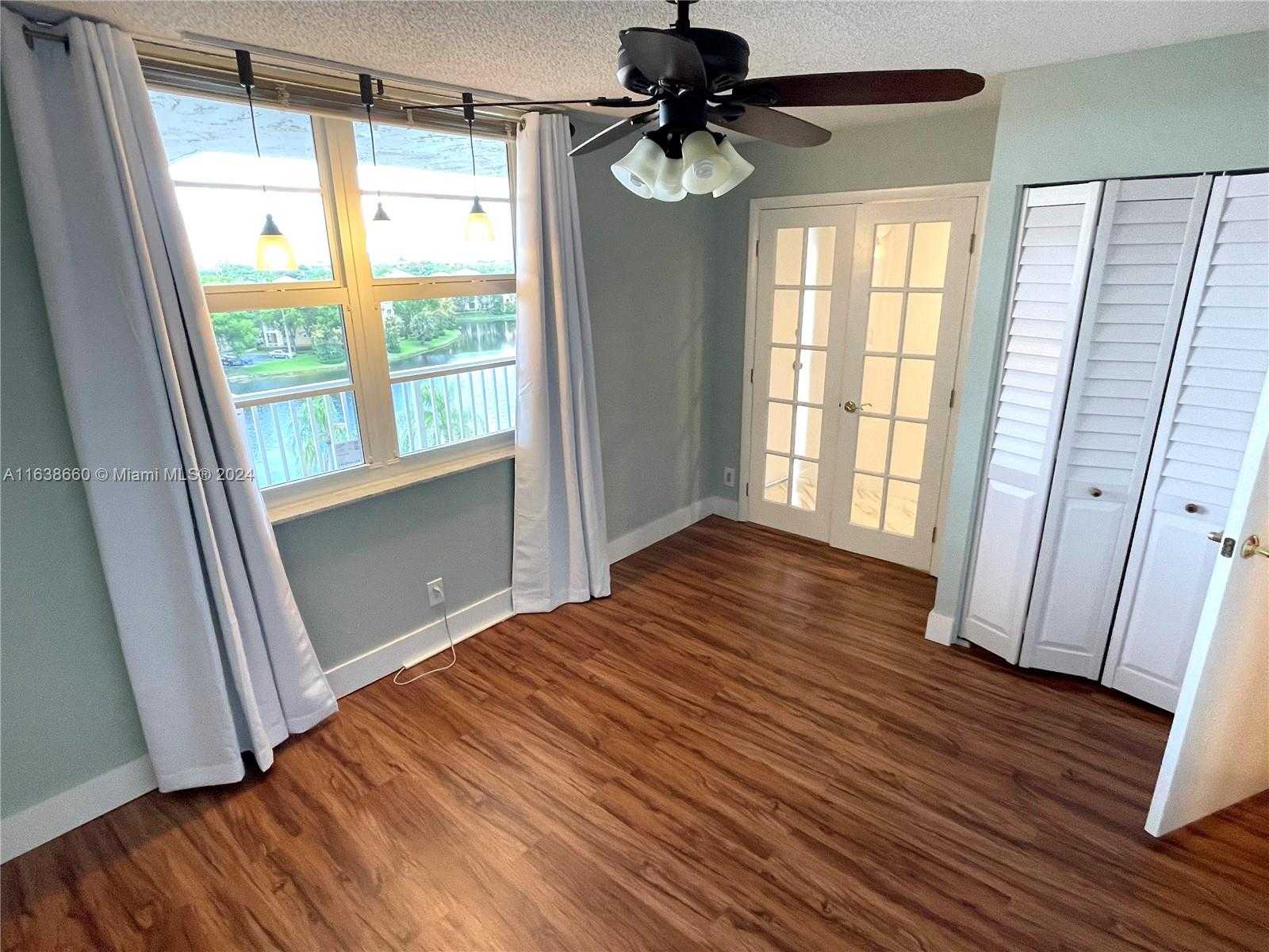 Small Image of 250 Jacaranda Dr, Plantation, FL 33324, USA Number 19