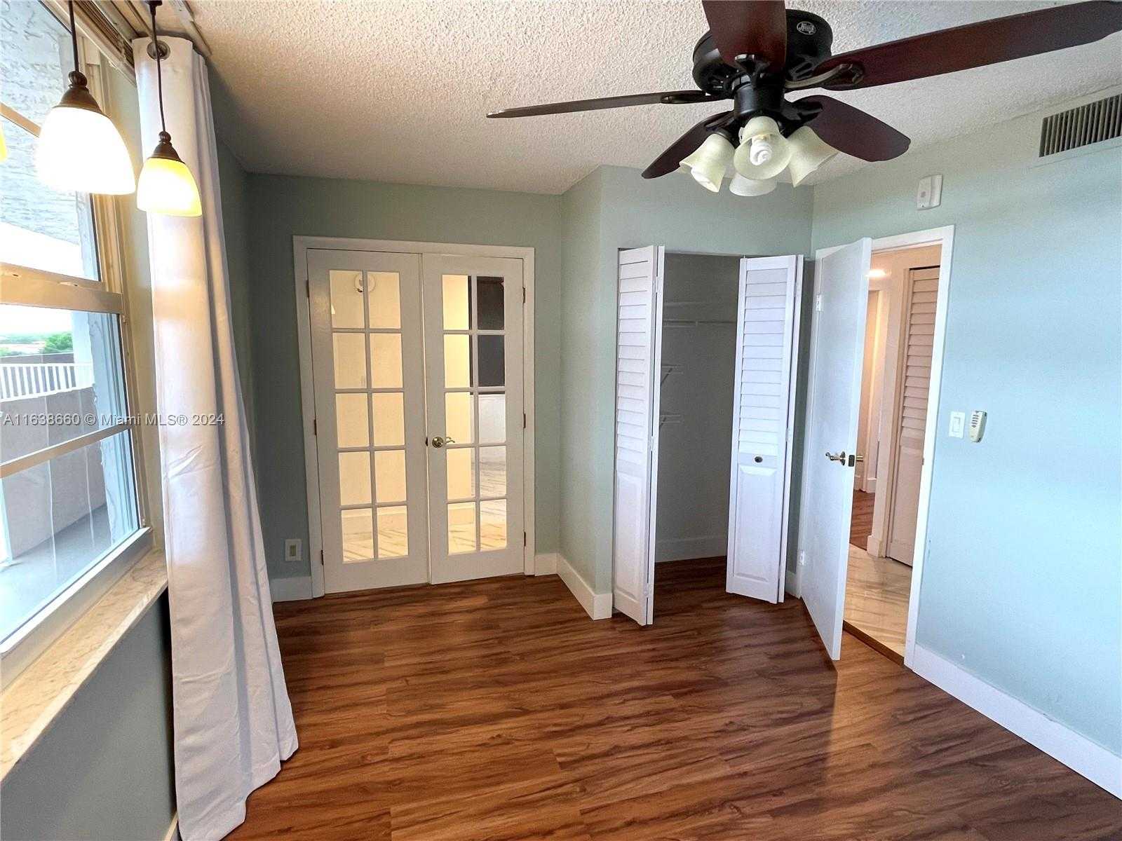 Small Image of 250 Jacaranda Dr, Plantation, FL 33324, USA Number 20