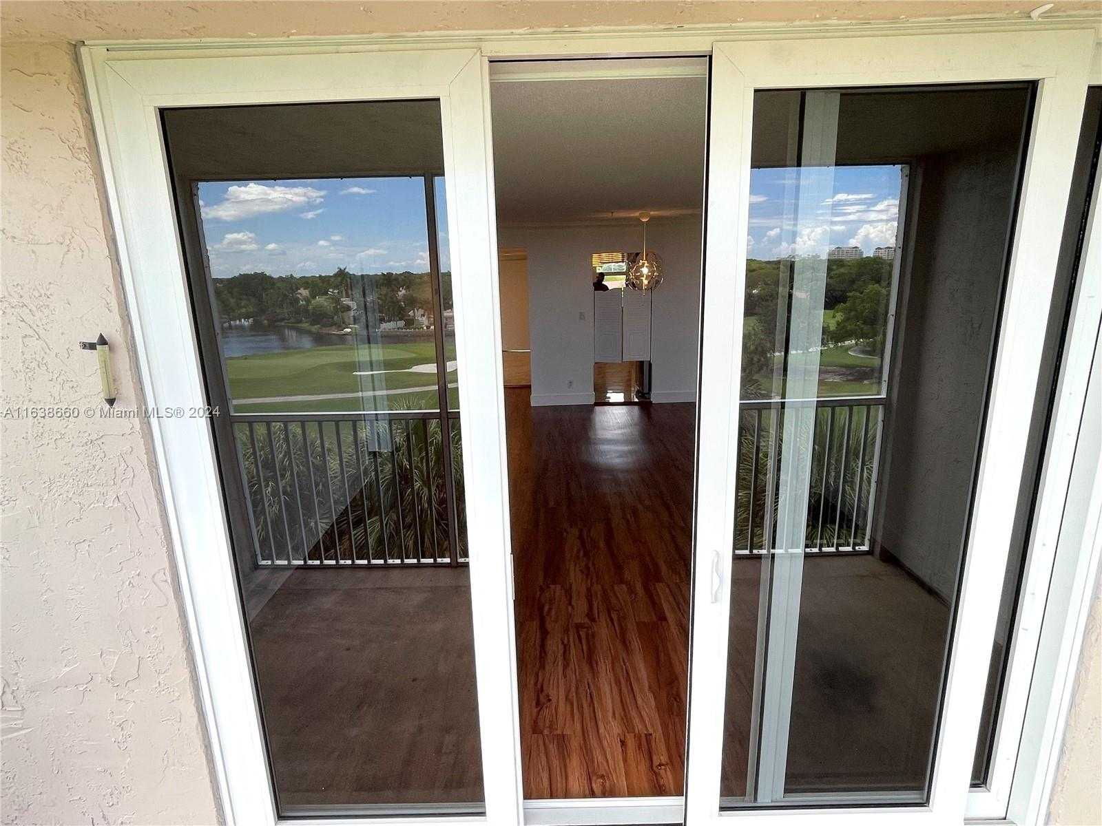 Small Image of 250 Jacaranda Dr, Plantation, FL 33324, USA Number 24