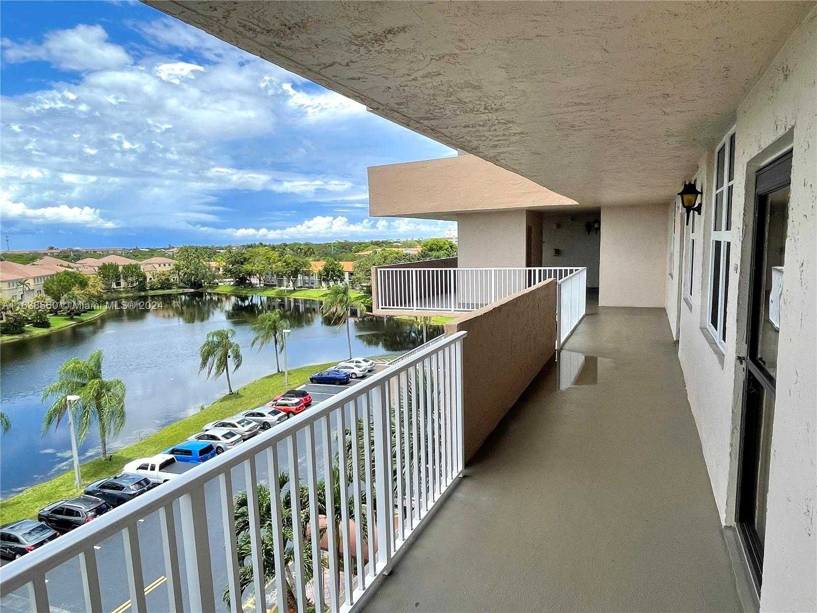 Small Image of 250 Jacaranda Dr, Plantation, FL 33324, USA Number 27