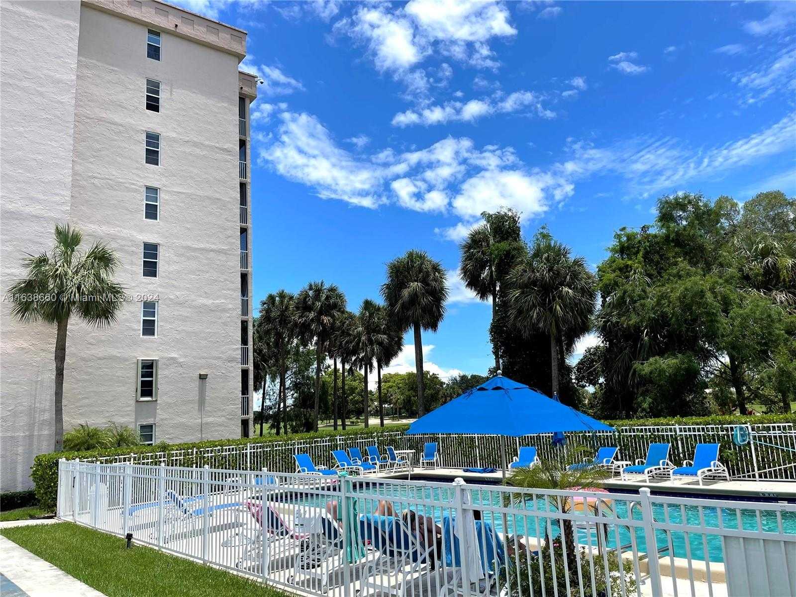 Small Image of 250 Jacaranda Dr, Plantation, FL 33324, USA Number 30