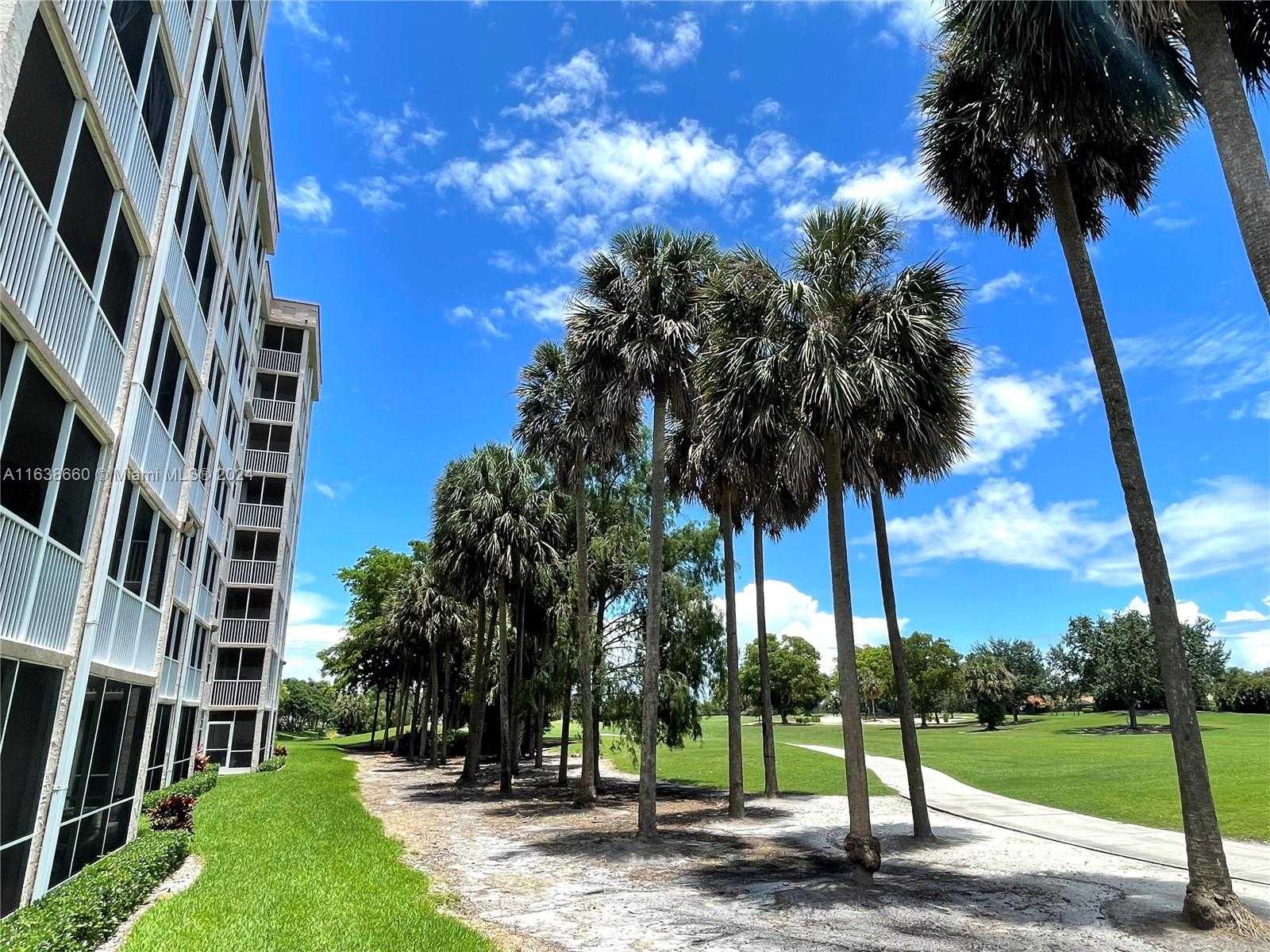 Small Image of 250 Jacaranda Dr, Plantation, FL 33324, USA Number 31