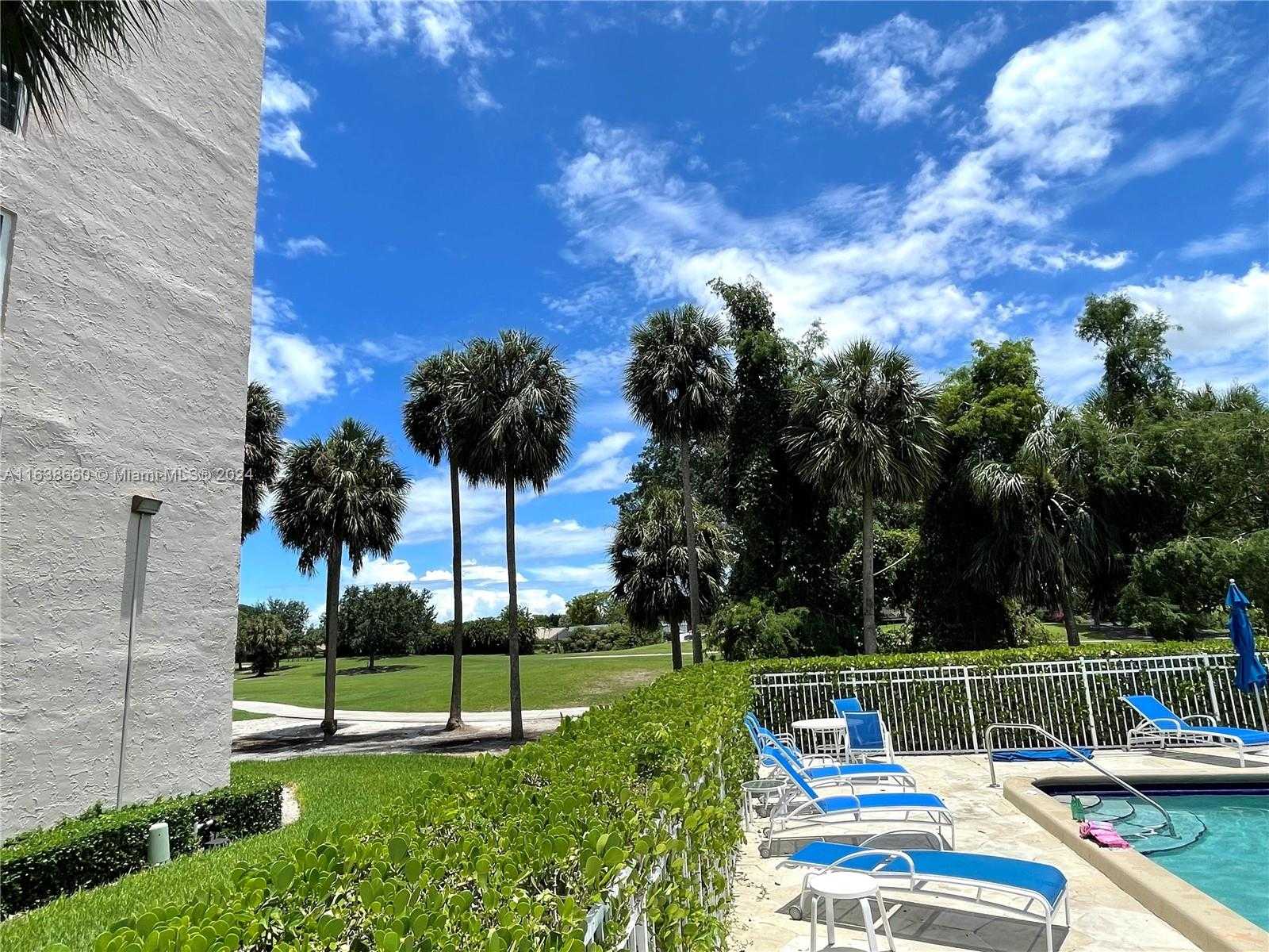 Small Image of 250 Jacaranda Dr, Plantation, FL 33324, USA Number 32
