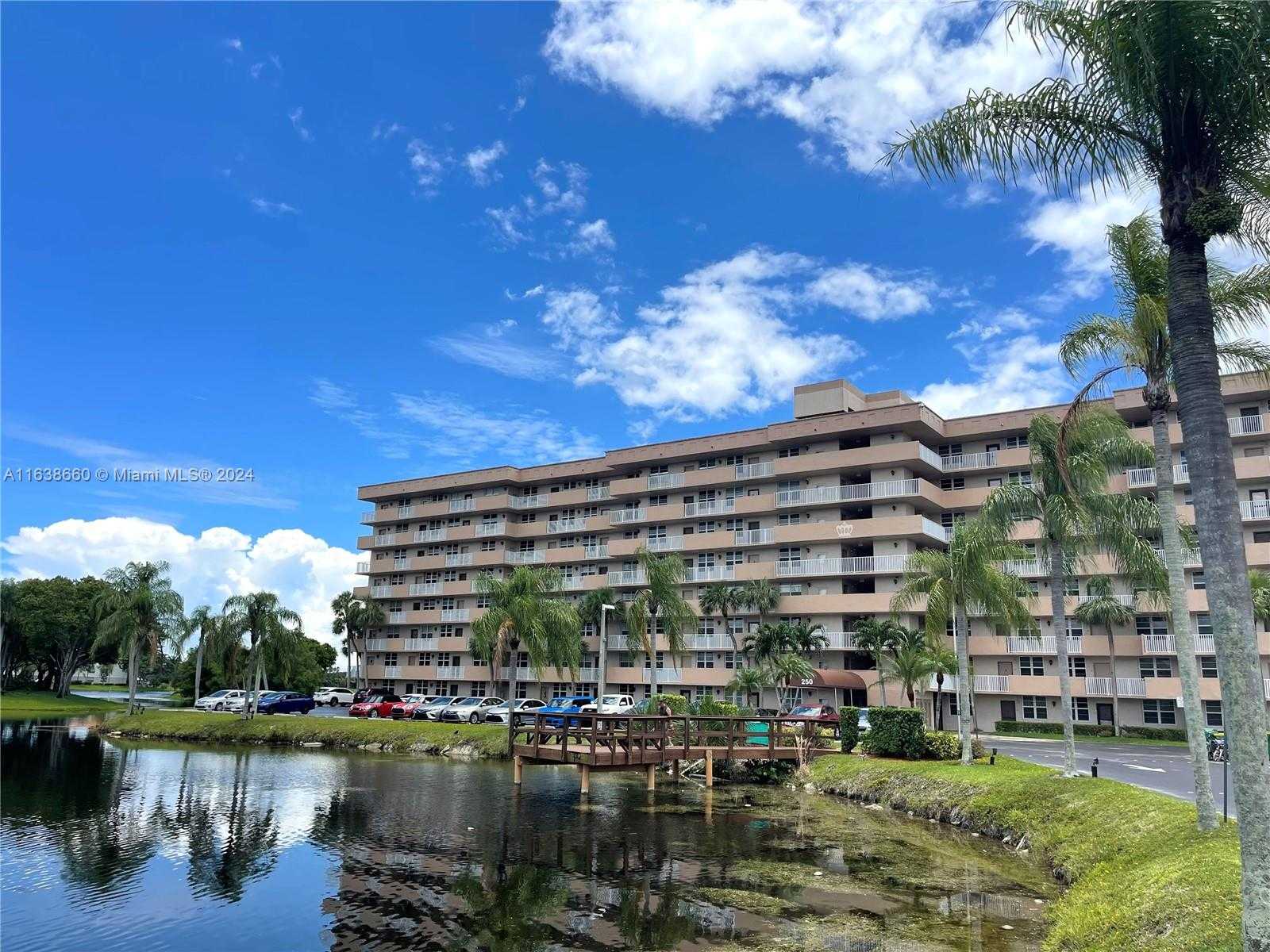 Small Image of 250 Jacaranda Dr, Plantation, FL 33324, USA Number 33