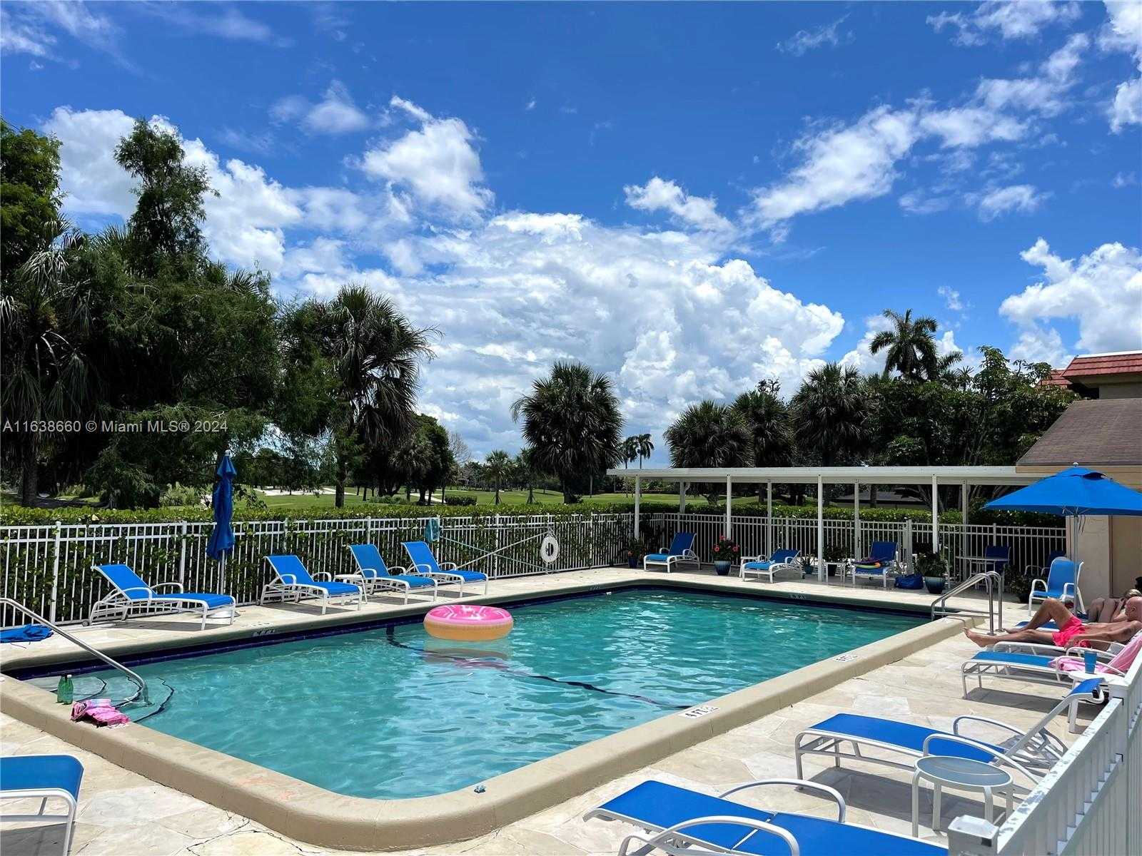 Small Image of 250 Jacaranda Dr, Plantation, FL 33324, USA Number 34