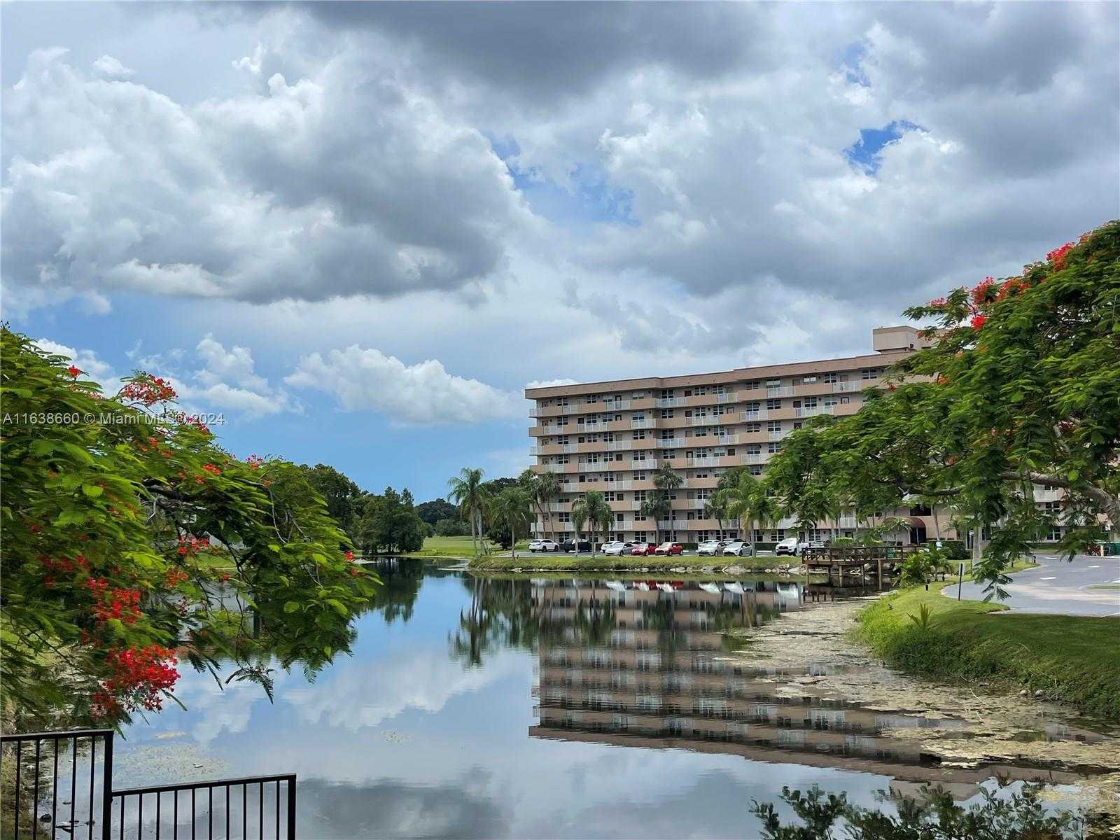 Small Image of 250 Jacaranda Dr, Plantation, FL 33324, USA Number 37