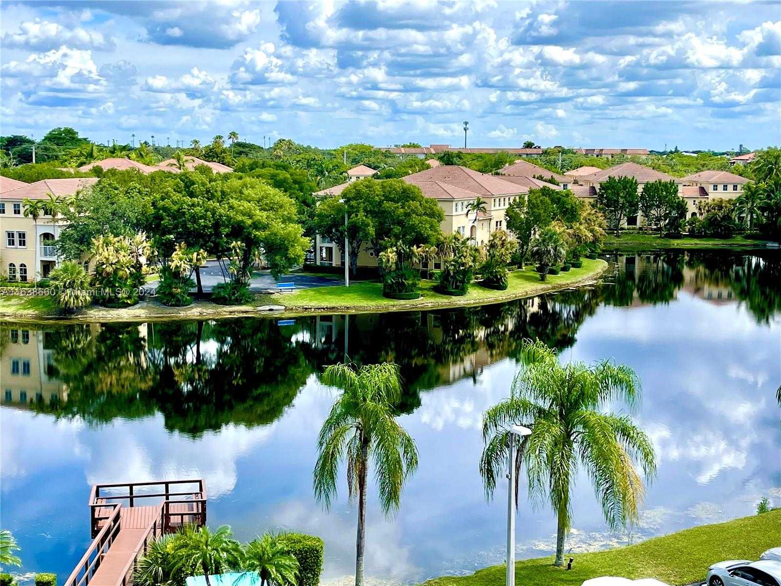Small Image of 250 Jacaranda Dr, Plantation, FL 33324, USA Number 38