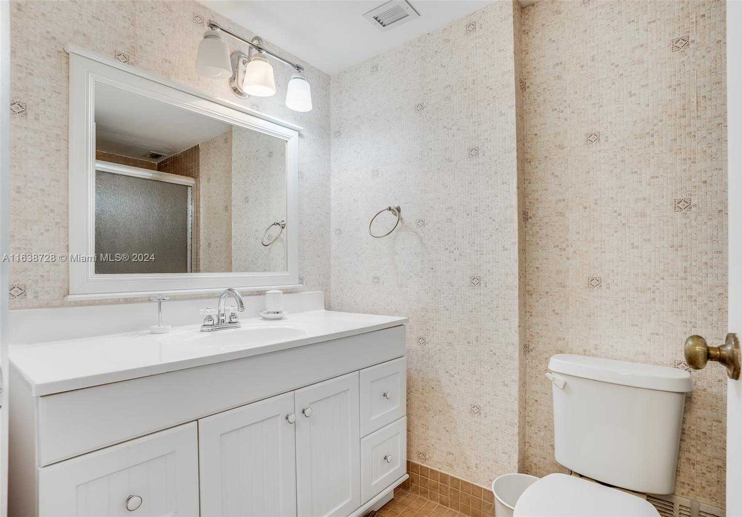 Small Image of 18041 BISCAYNE BLVD #1404, Aventura Number 16