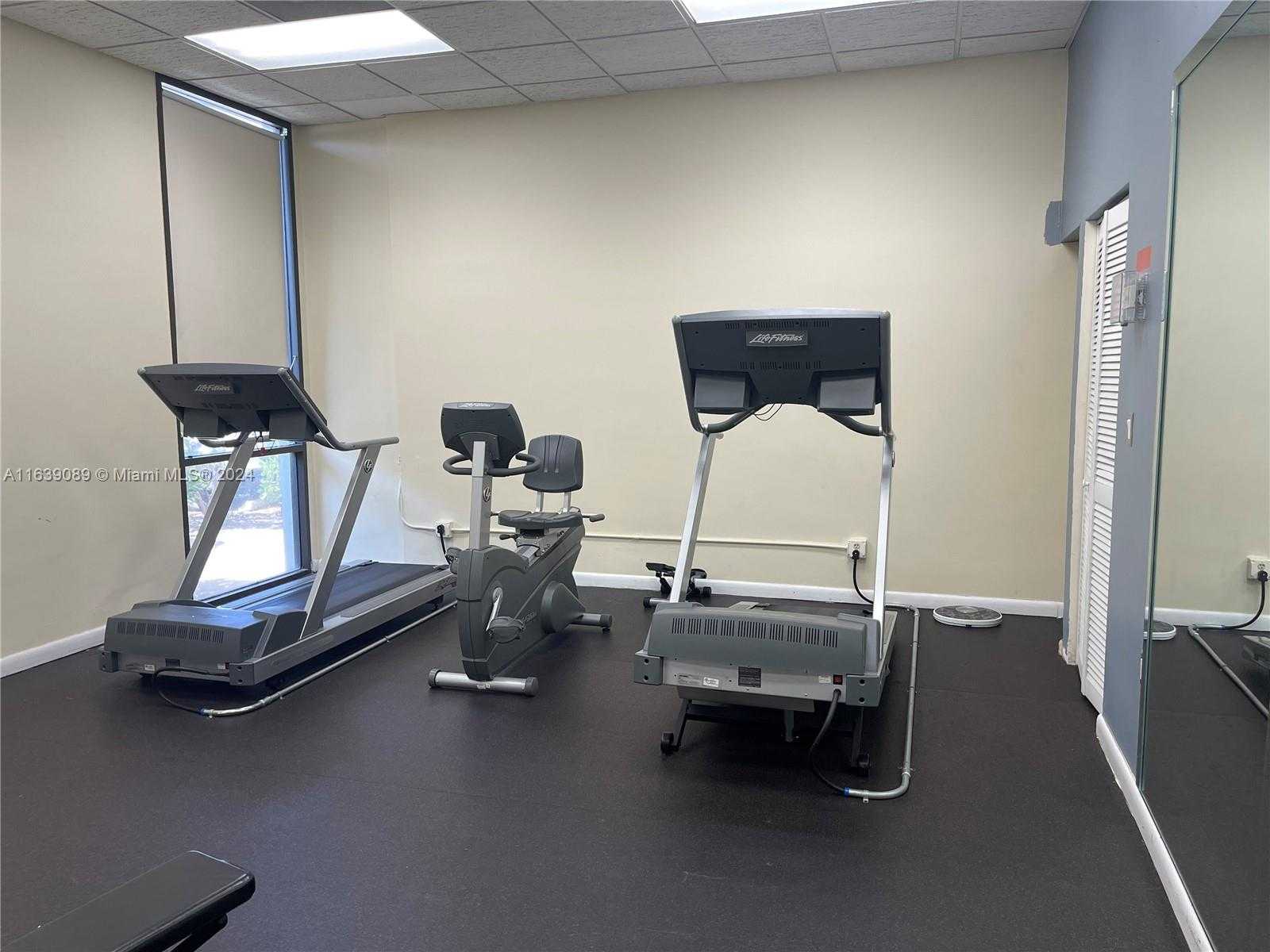 Small Image of 20100 WEST COUNTRY CLUB DR #507, Aventura Number 23