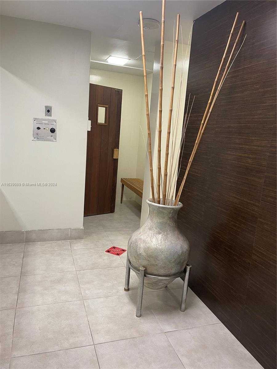 Small Image of 20100 WEST COUNTRY CLUB DR #507, Aventura Number 25