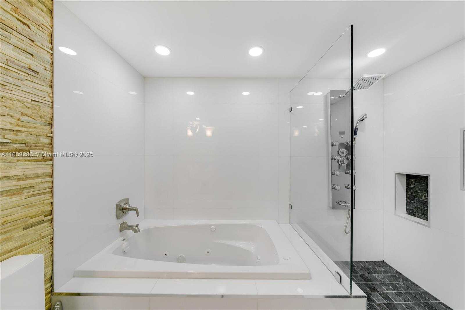 Small Image of 6100 PARADISE POINT DR #6100, Palmetto Bay Number 44