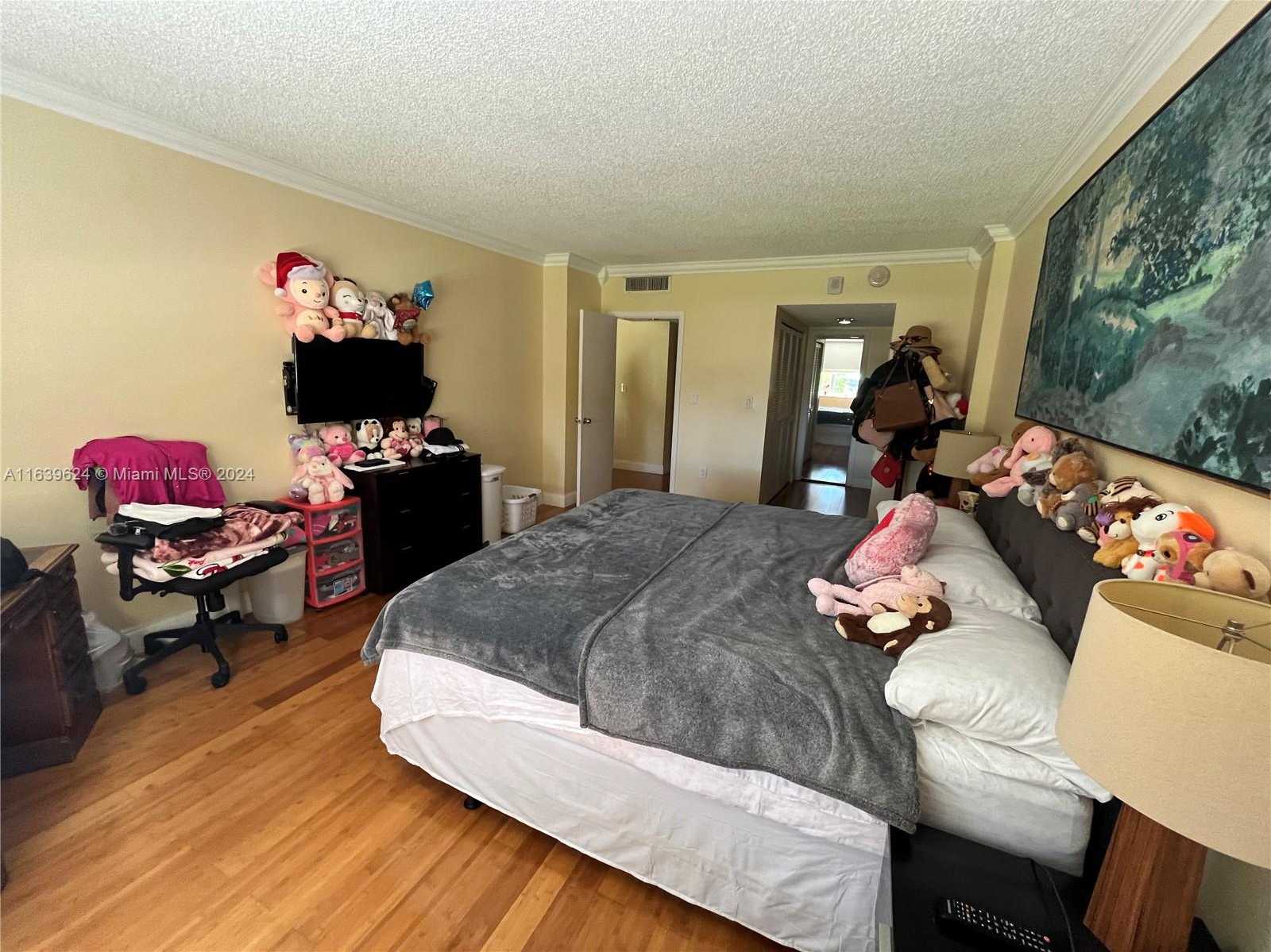 Small Image of 11111 BISCAYNE BLVD #2D, Miami Number 10