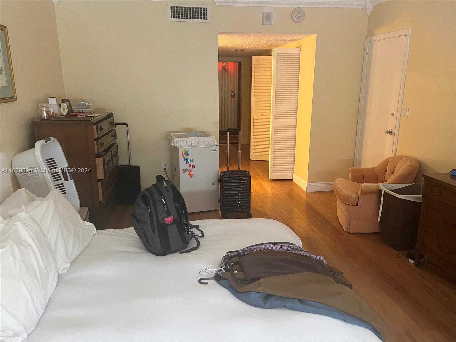 Small Image of 11111 BISCAYNE BLVD #2D, Miami Number 17