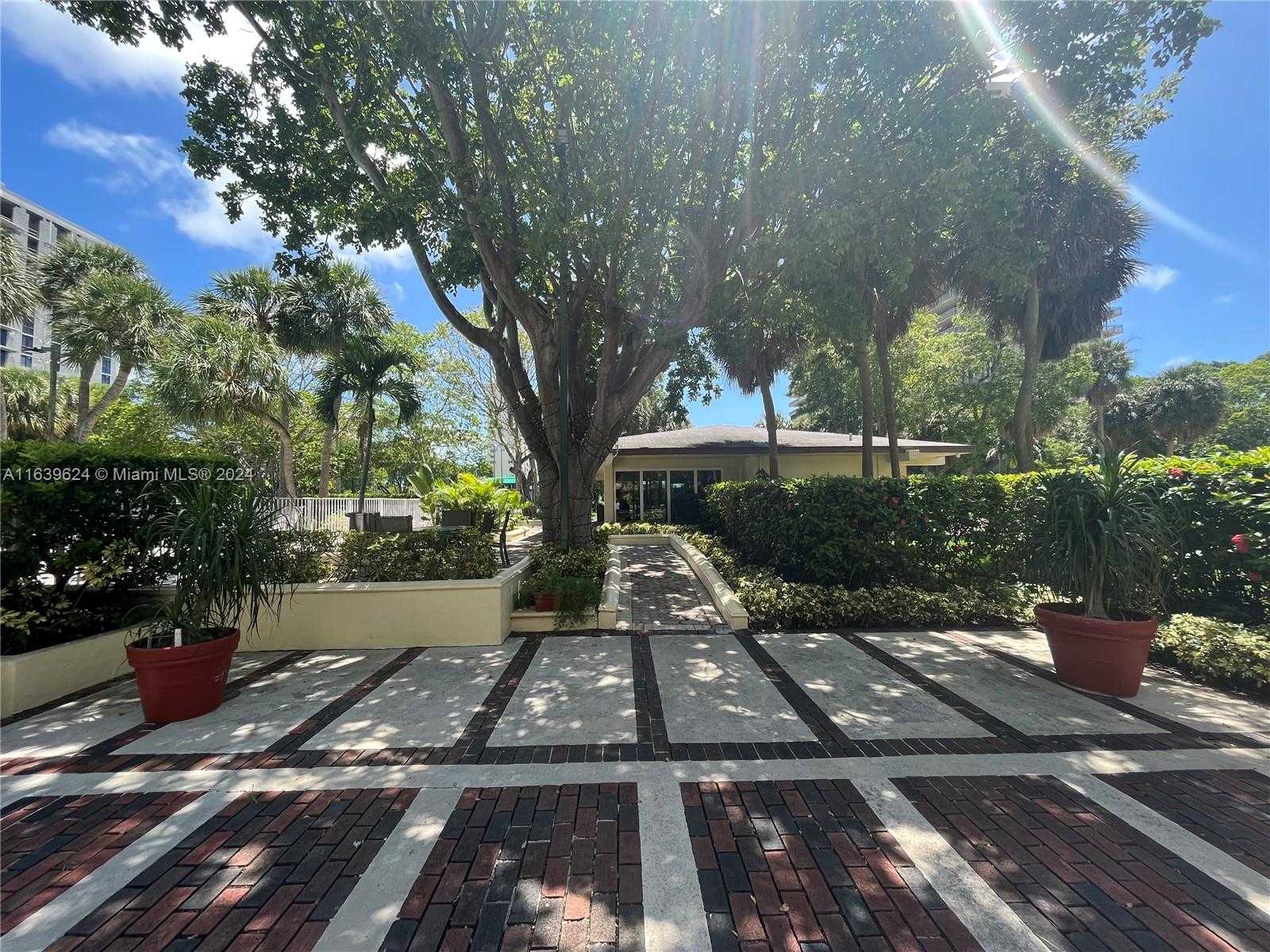 Small Image of 11111 BISCAYNE BLVD #2D, Miami Number 38