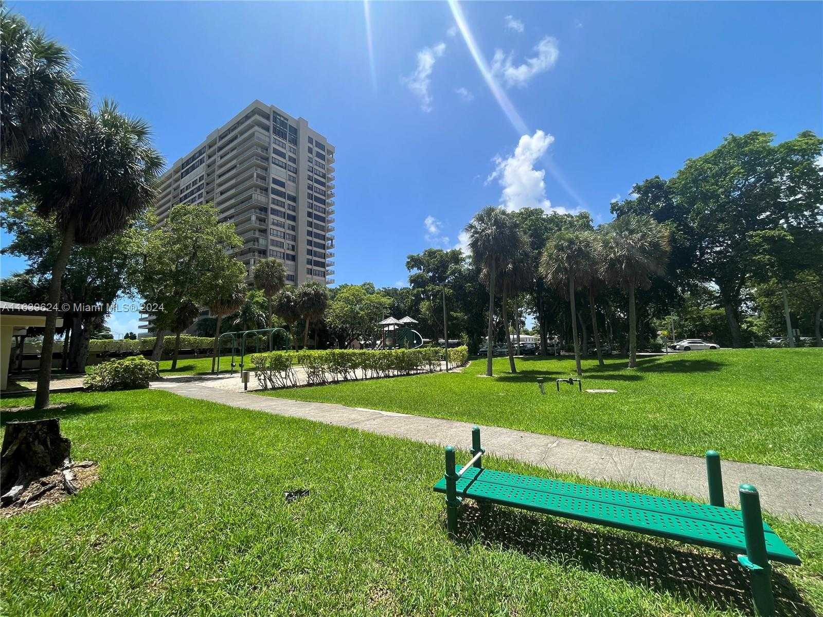 Small Image of 11111 BISCAYNE BLVD #2D, Miami Number 49