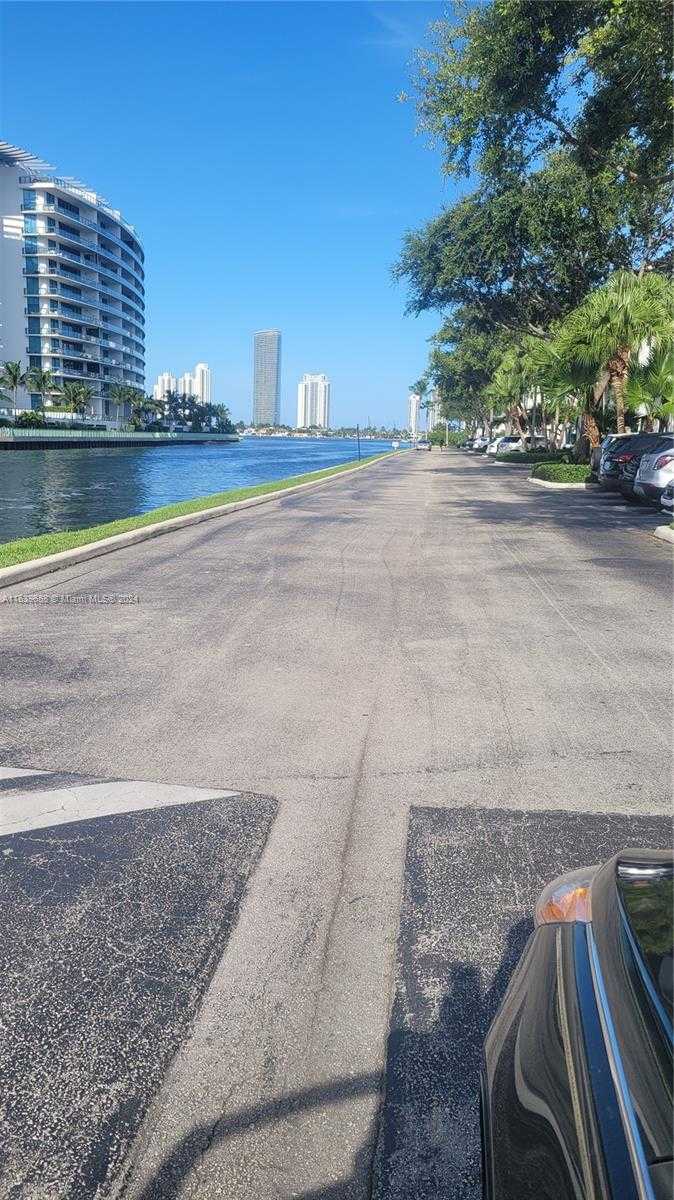 Small Image of 3115 #4106, Aventura Number 10