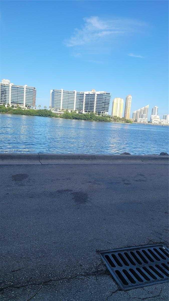 Small Image of 3115 #4106, Aventura Number 11