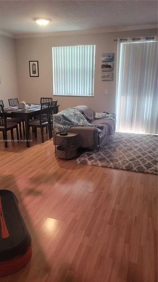 Small Image of 3115 #4106, Aventura Number 3