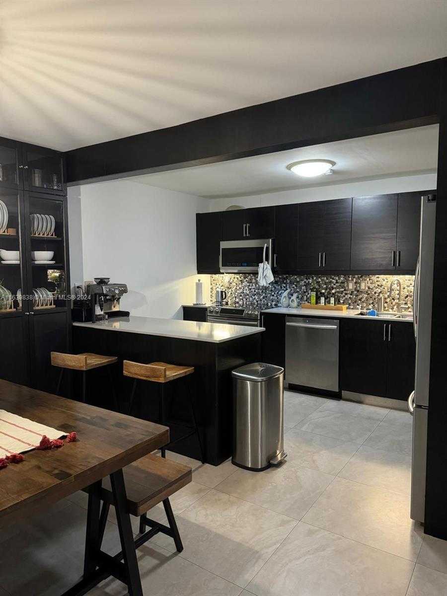 Small Image of 600 NE 36th St, Miami, FL 33137, USA Number 14