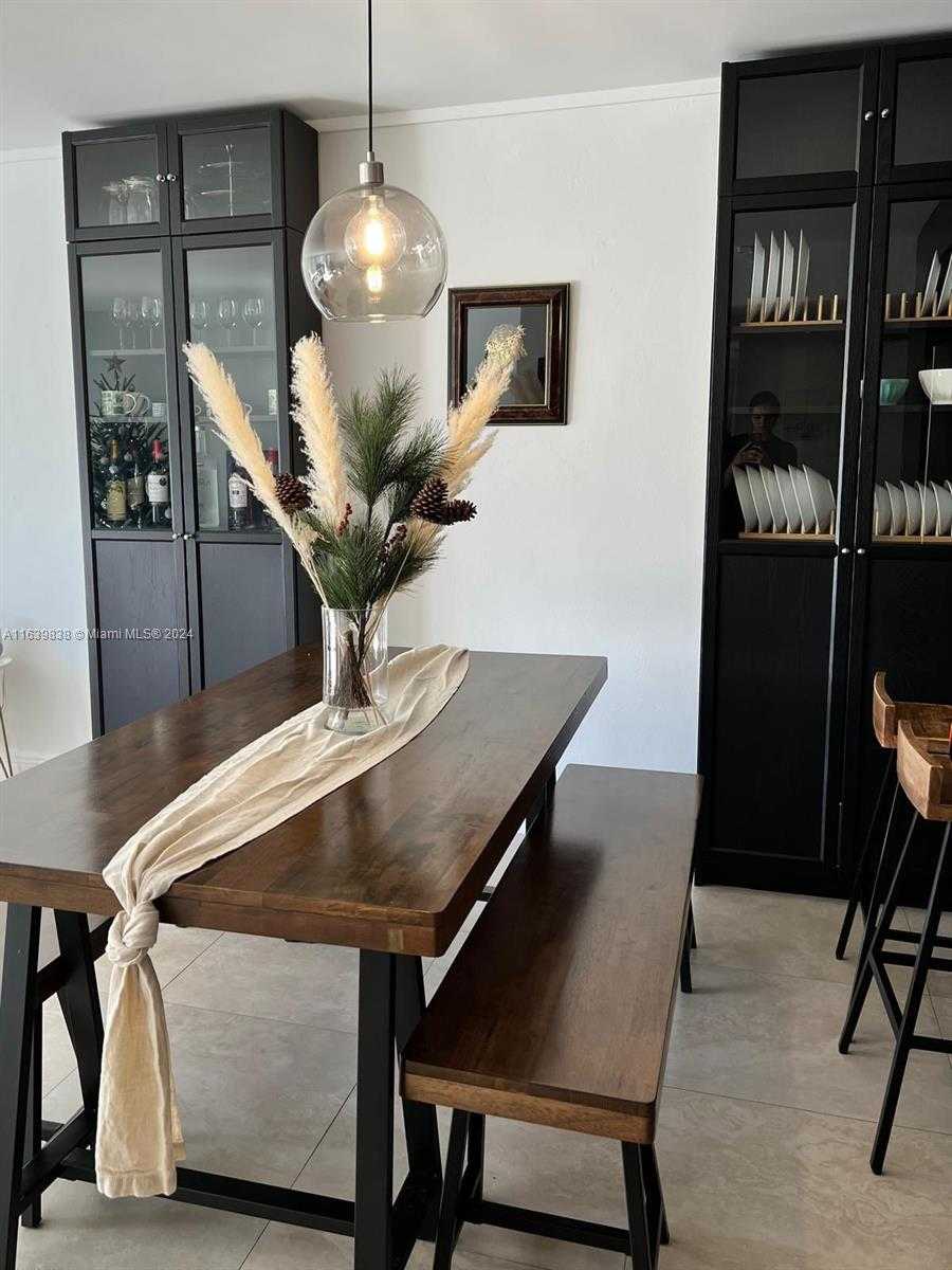 Small Image of 600 NE 36th St, Miami, FL 33137, USA Number 17