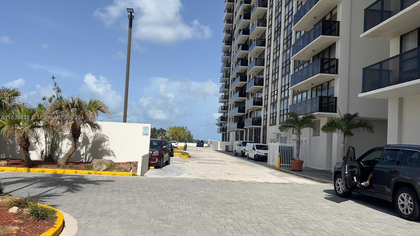 Small Image of 600 NE 36th St, Miami, FL 33137, USA Number 2