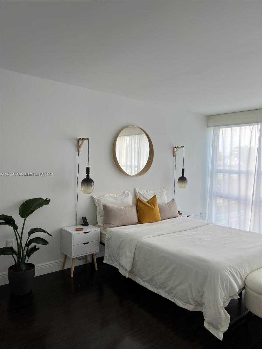 Small Image of 600 NE 36th St, Miami, FL 33137, USA Number 28