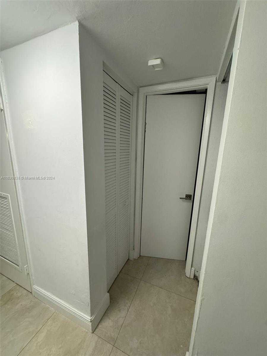 Small Image of 600 NE 36th St, Miami, FL 33137, USA Number 30
