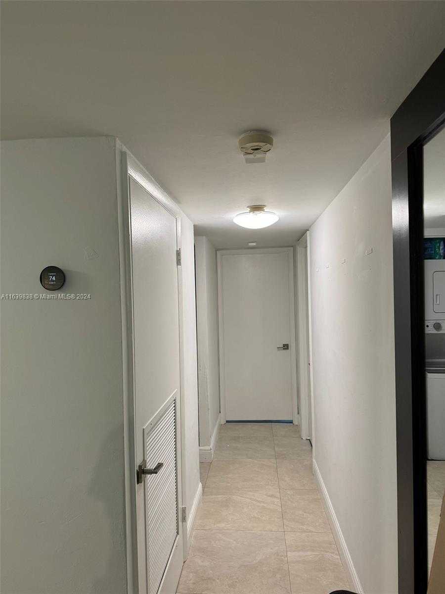 Small Image of 600 NE 36th St, Miami, FL 33137, USA Number 31