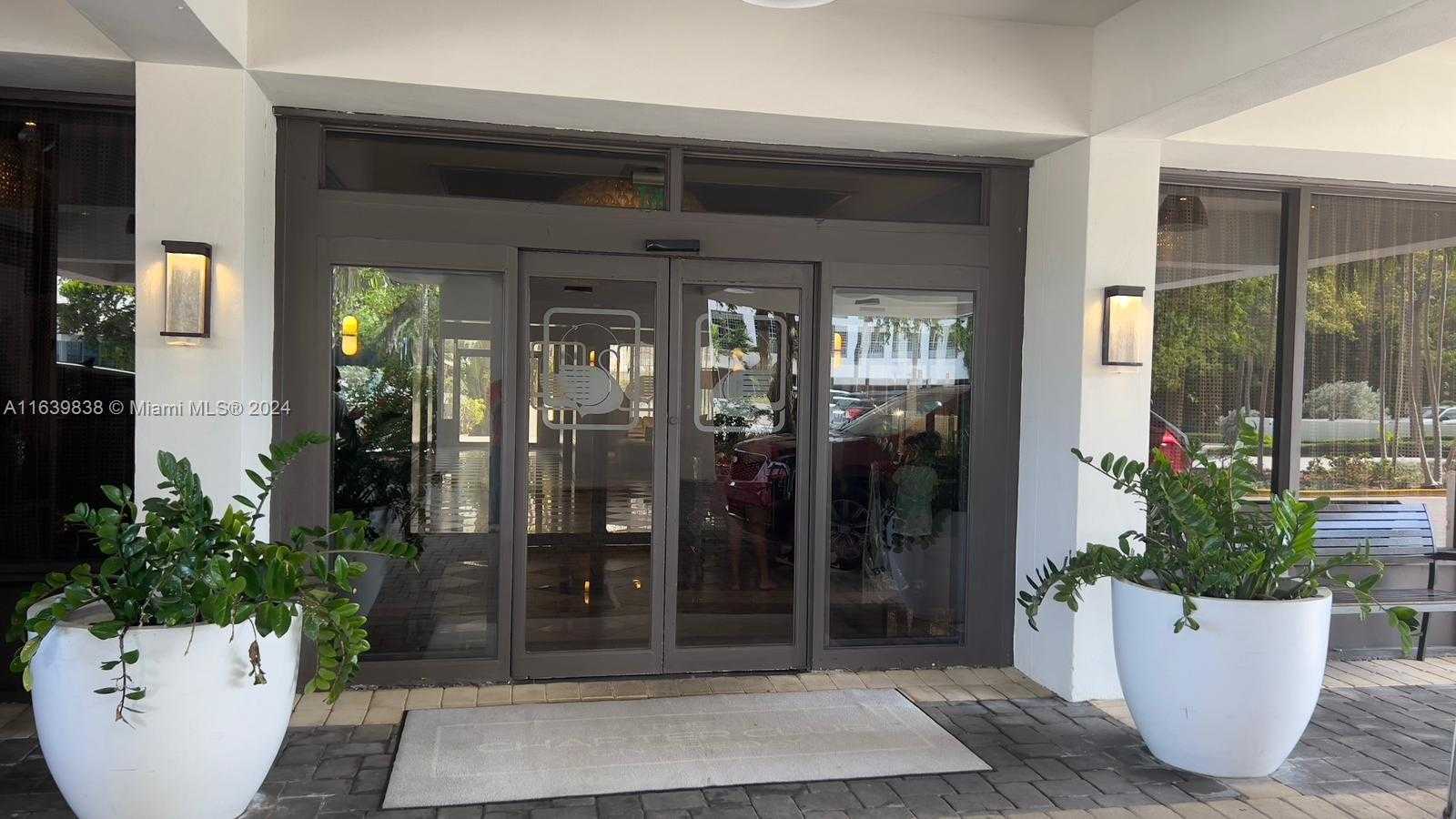 Small Image of 600 NE 36th St, Miami, FL 33137, USA Number 4