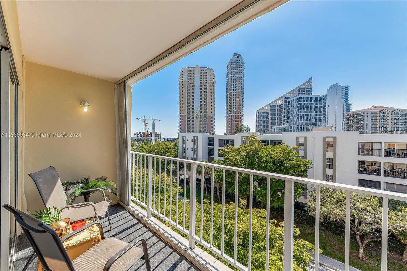 Small Image of 200 178th Dr, Sunny Isles Beach, FL 33160, USA Number 16
