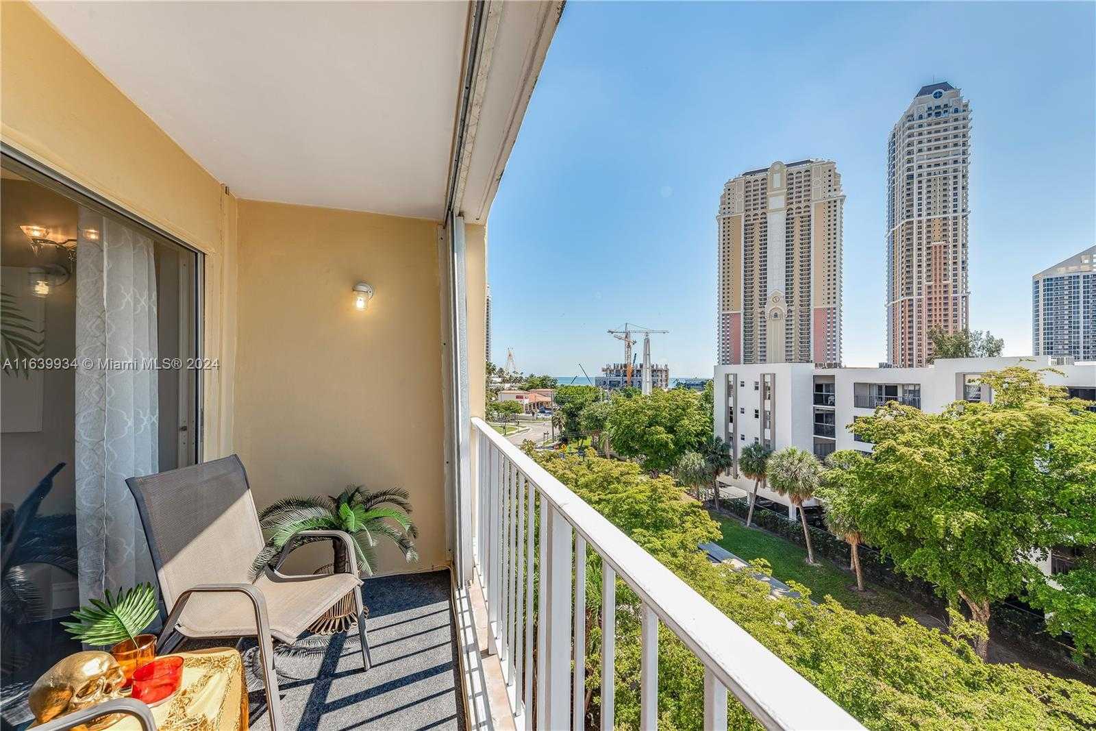 Small Image of 200 178th Dr, Sunny Isles Beach, FL 33160, USA Number 17