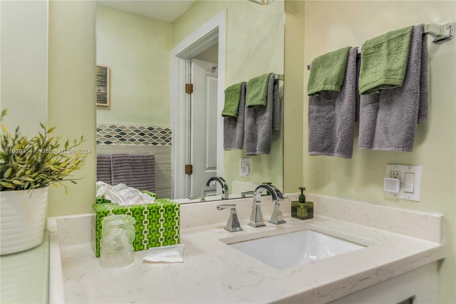 Small Image of 200 178th Dr, Sunny Isles Beach, FL 33160, USA Number 7