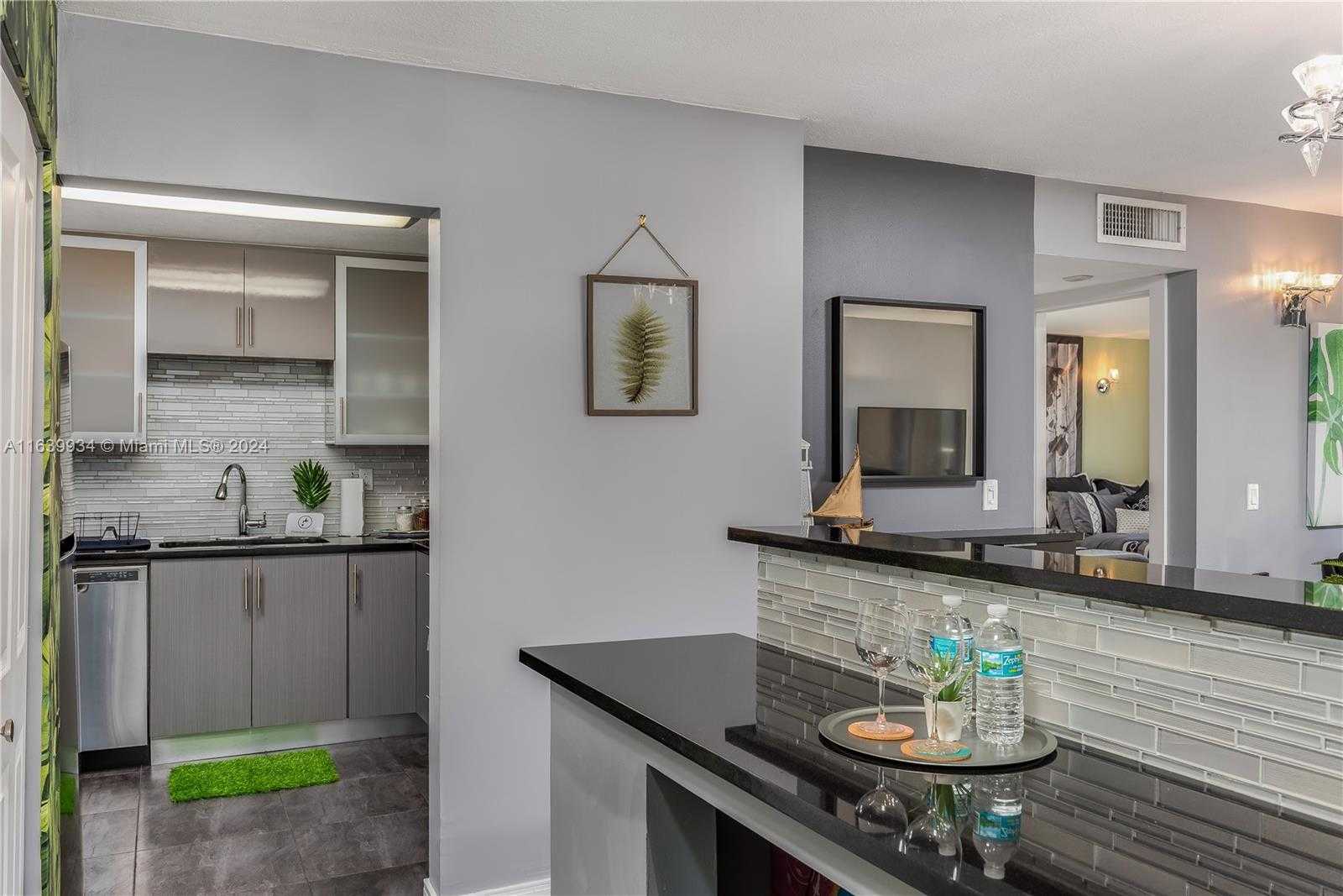 Small Image of 200 178th Dr, Sunny Isles Beach, FL 33160, USA Number 8
