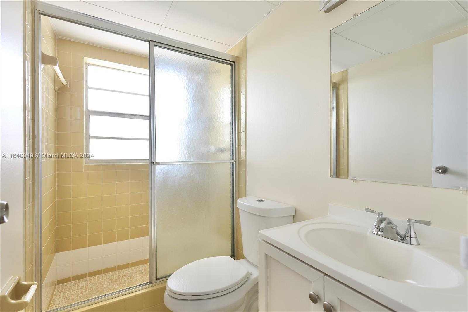 Small Image of 1040 COUNTRY CLUB DR #404, Margate Number 10