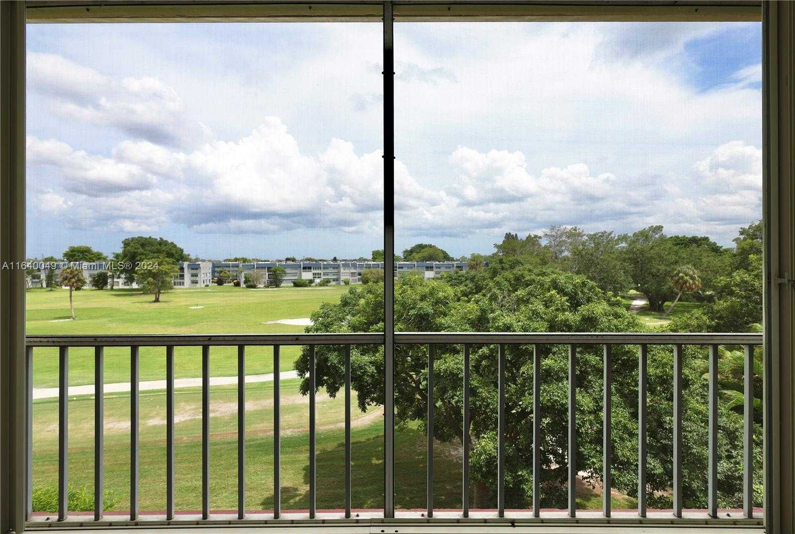 Small Image of 1040 COUNTRY CLUB DR #404, Margate Number 12