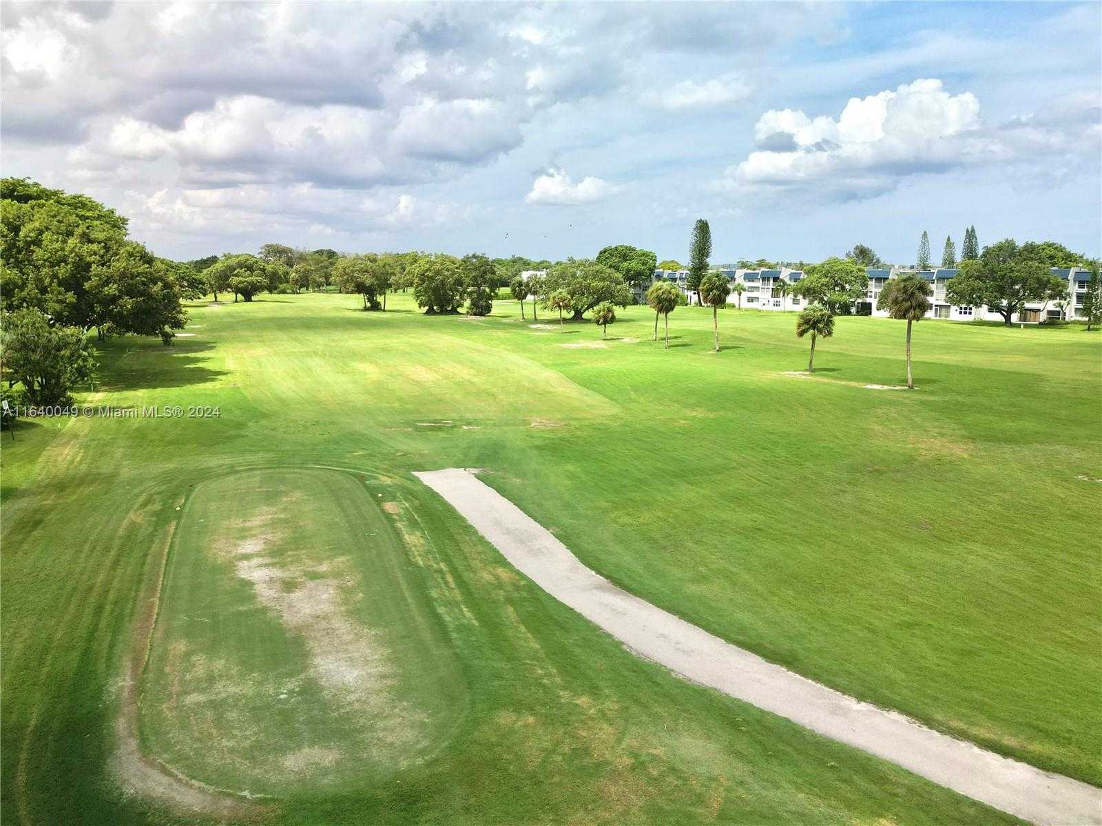 Small Image of 1040 COUNTRY CLUB DR #404, Margate Number 15