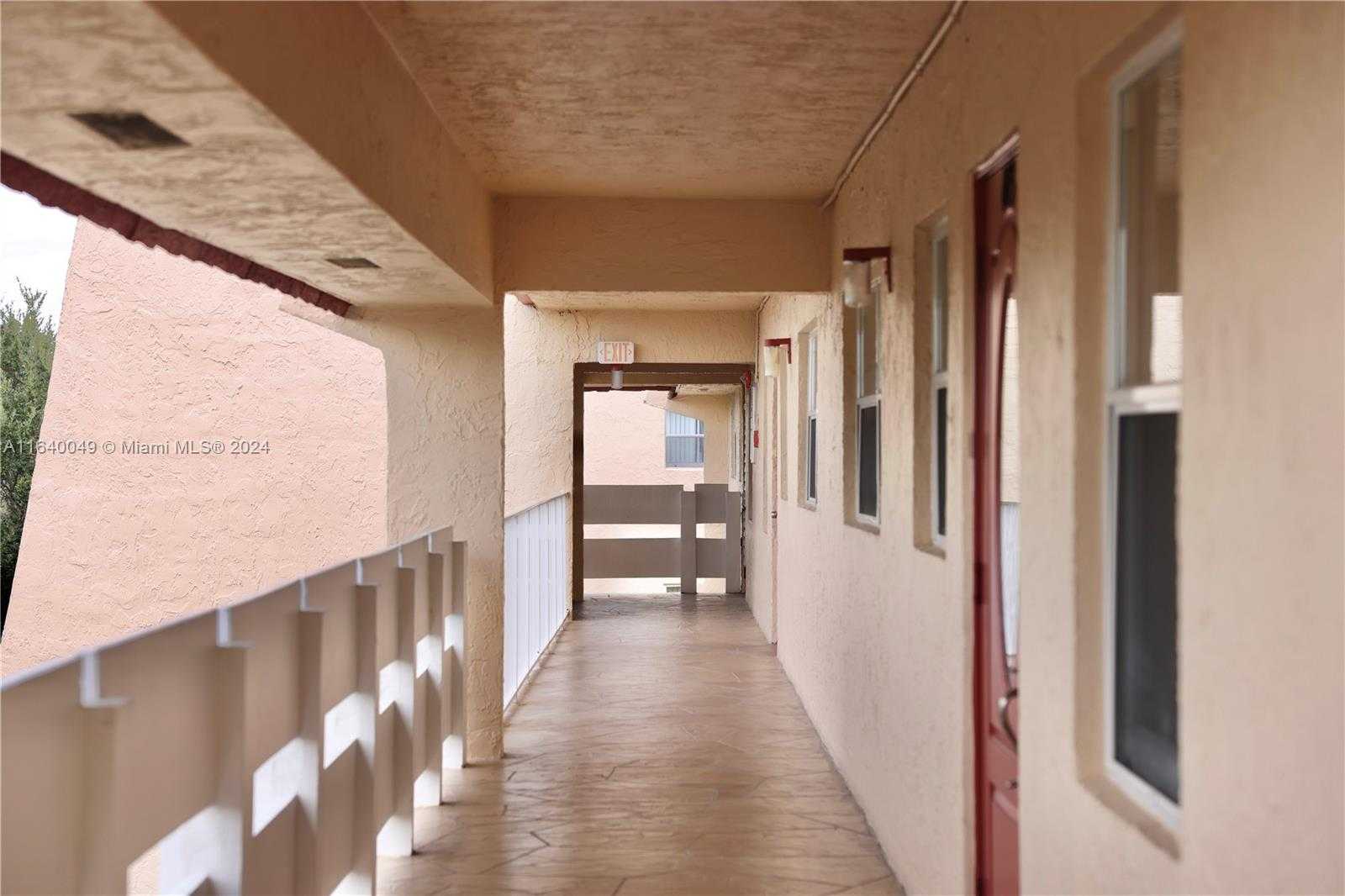 Small Image of 1040 COUNTRY CLUB DR #404, Margate Number 16