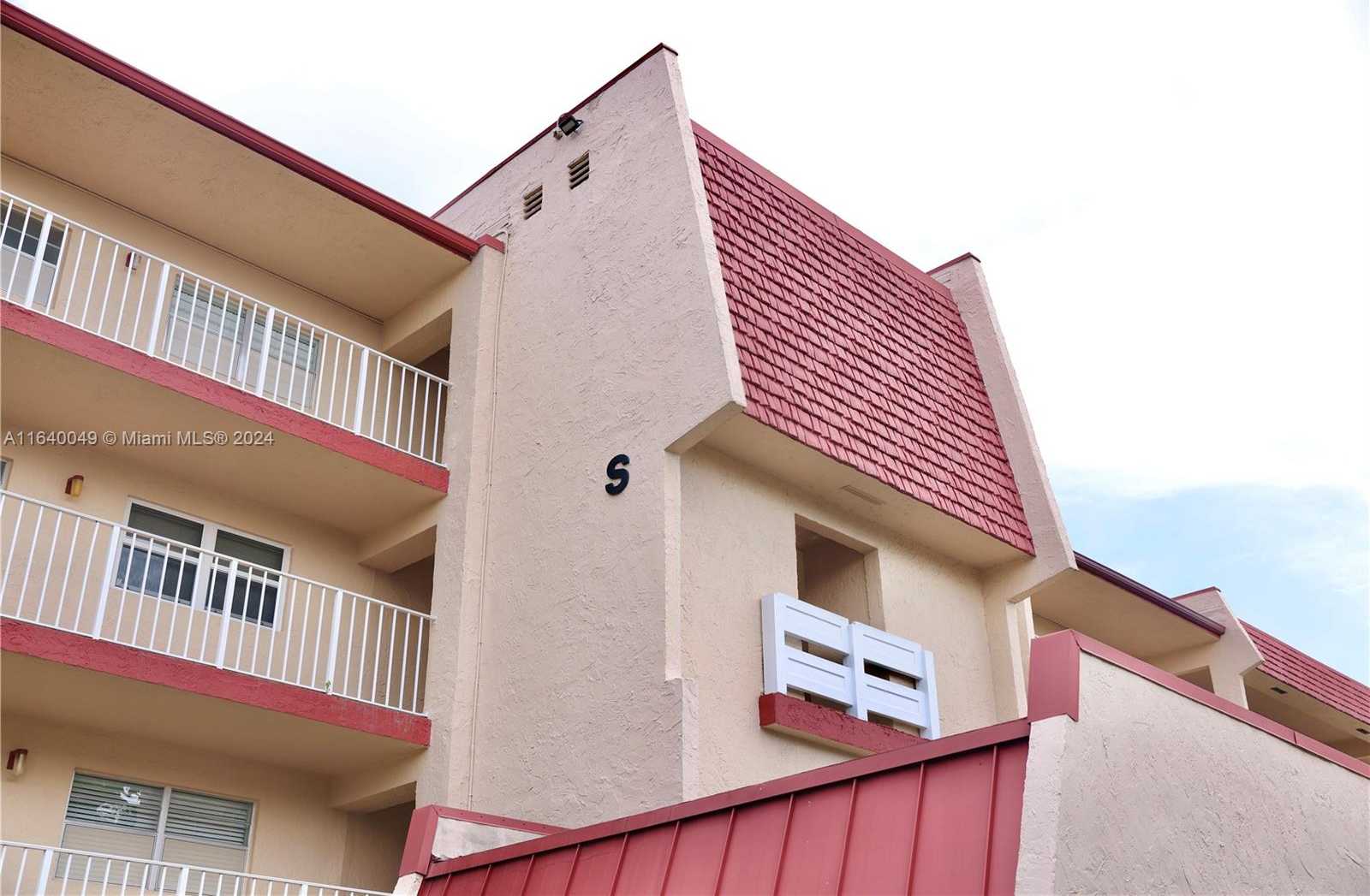 Small Image of 1040 COUNTRY CLUB DR #404, Margate Number 17