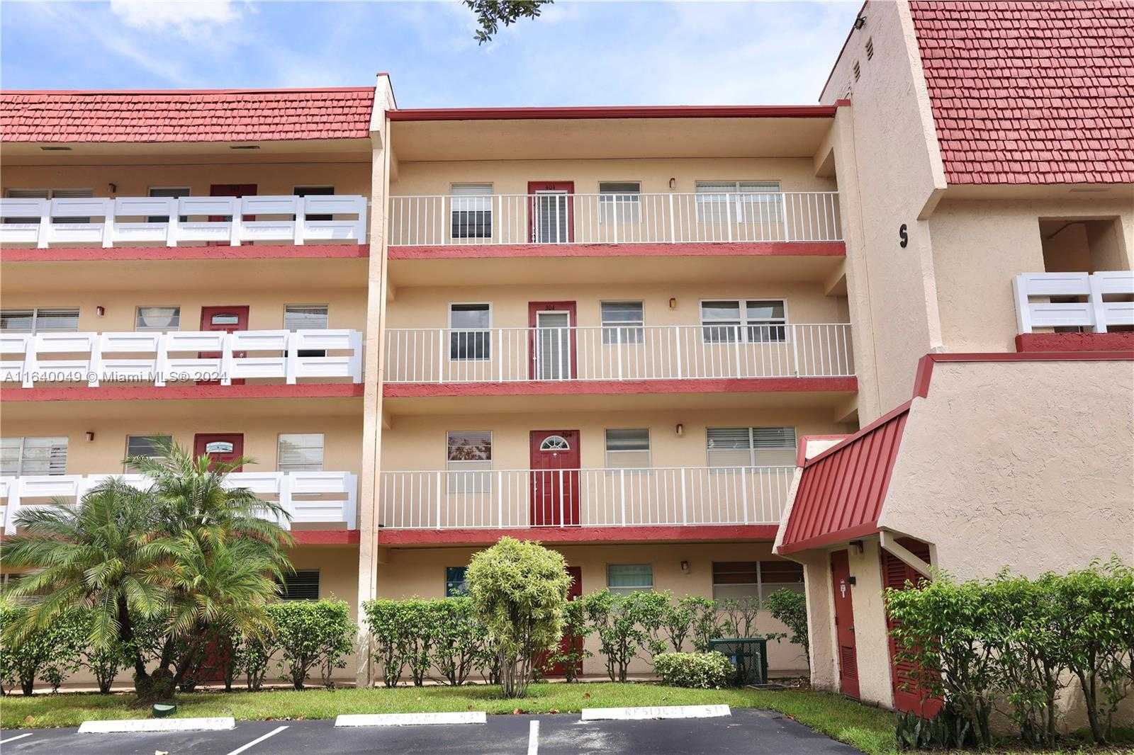 Small Image of 1040 COUNTRY CLUB DR #404, Margate Number 19