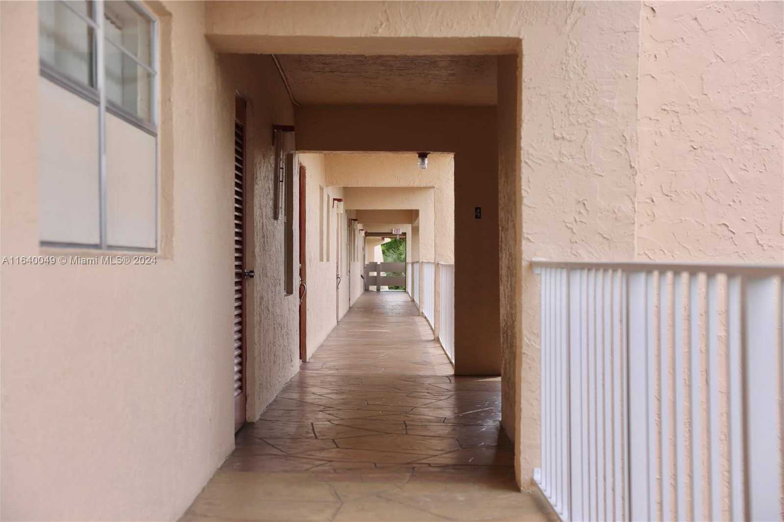 Small Image of 1040 COUNTRY CLUB DR #404, Margate Number 21