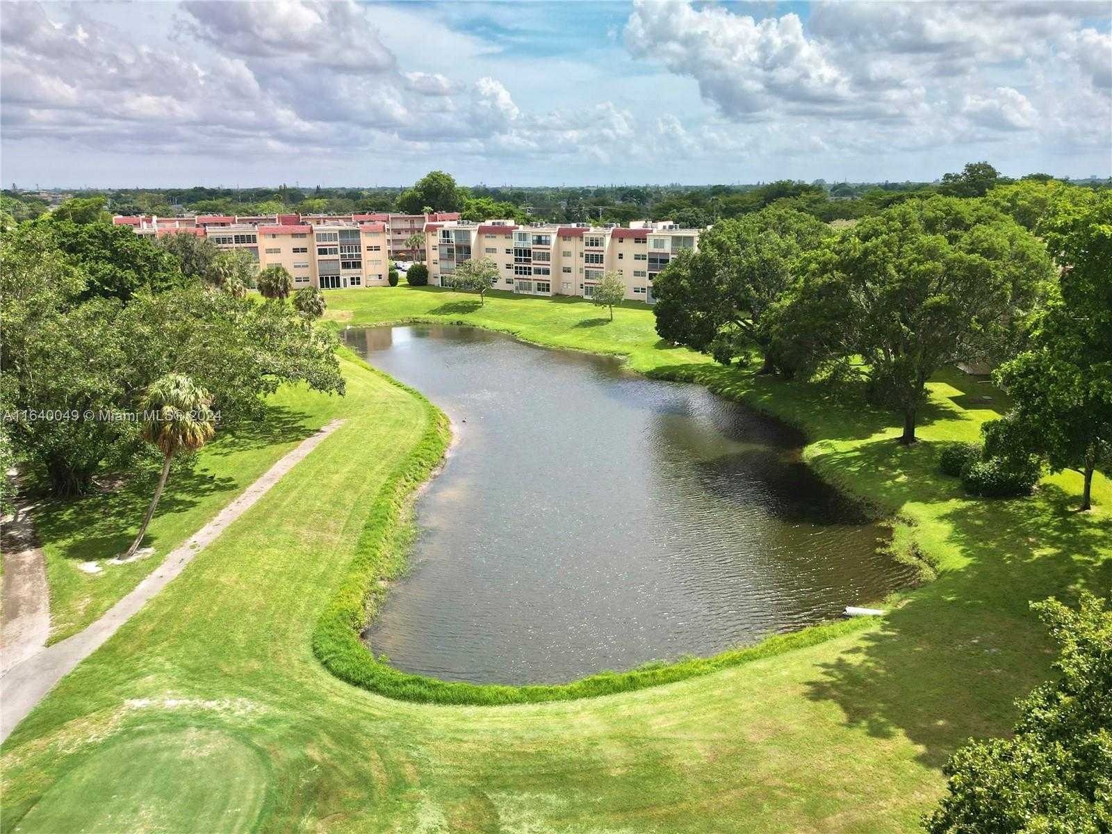 Small Image of 1040 COUNTRY CLUB DR #404, Margate Number 22