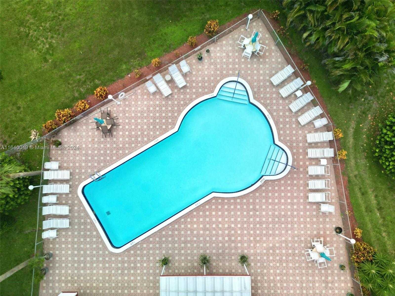 Small Image of 1040 COUNTRY CLUB DR #404, Margate Number 23