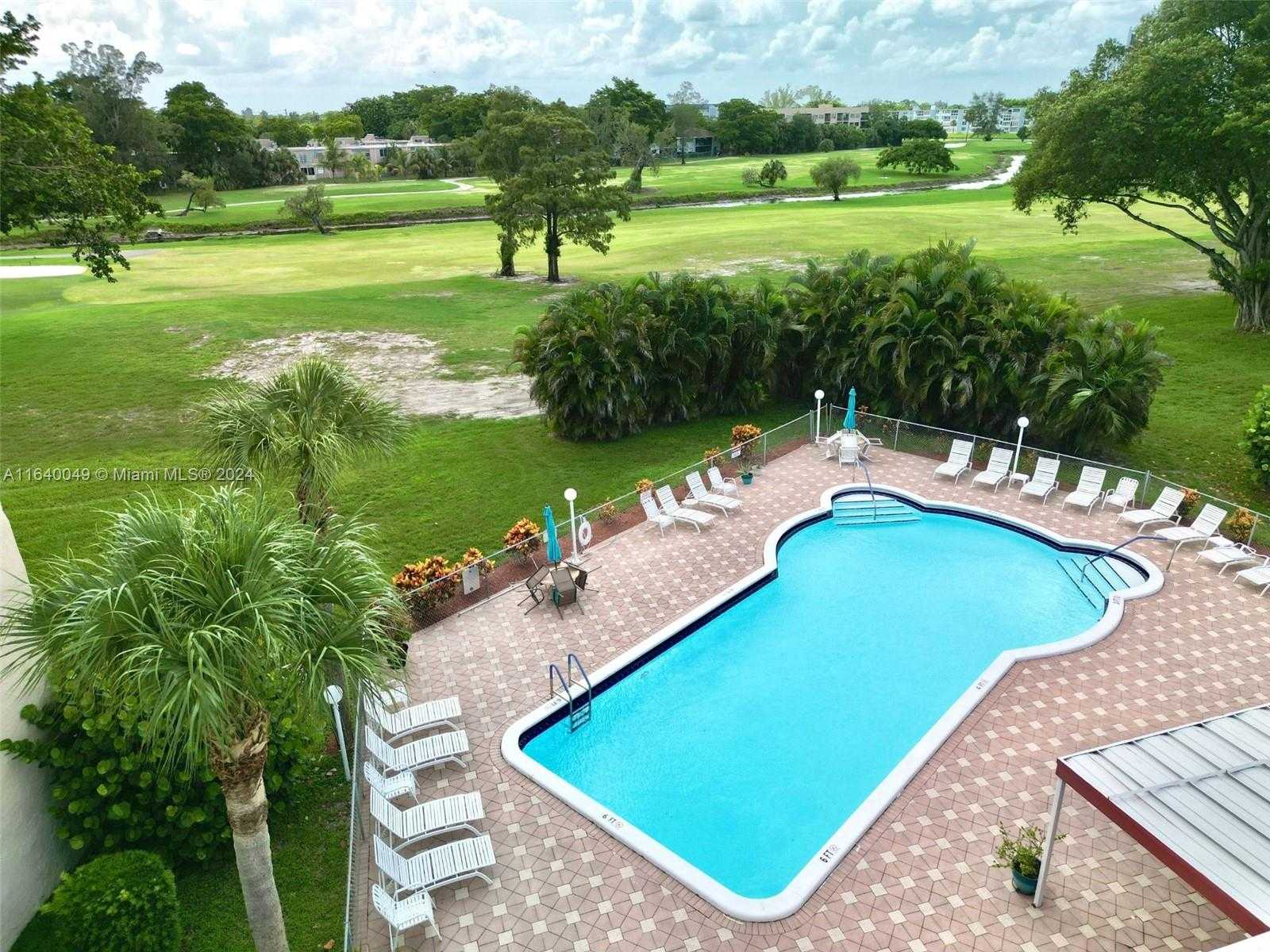 Small Image of 1040 COUNTRY CLUB DR #404, Margate Number 24