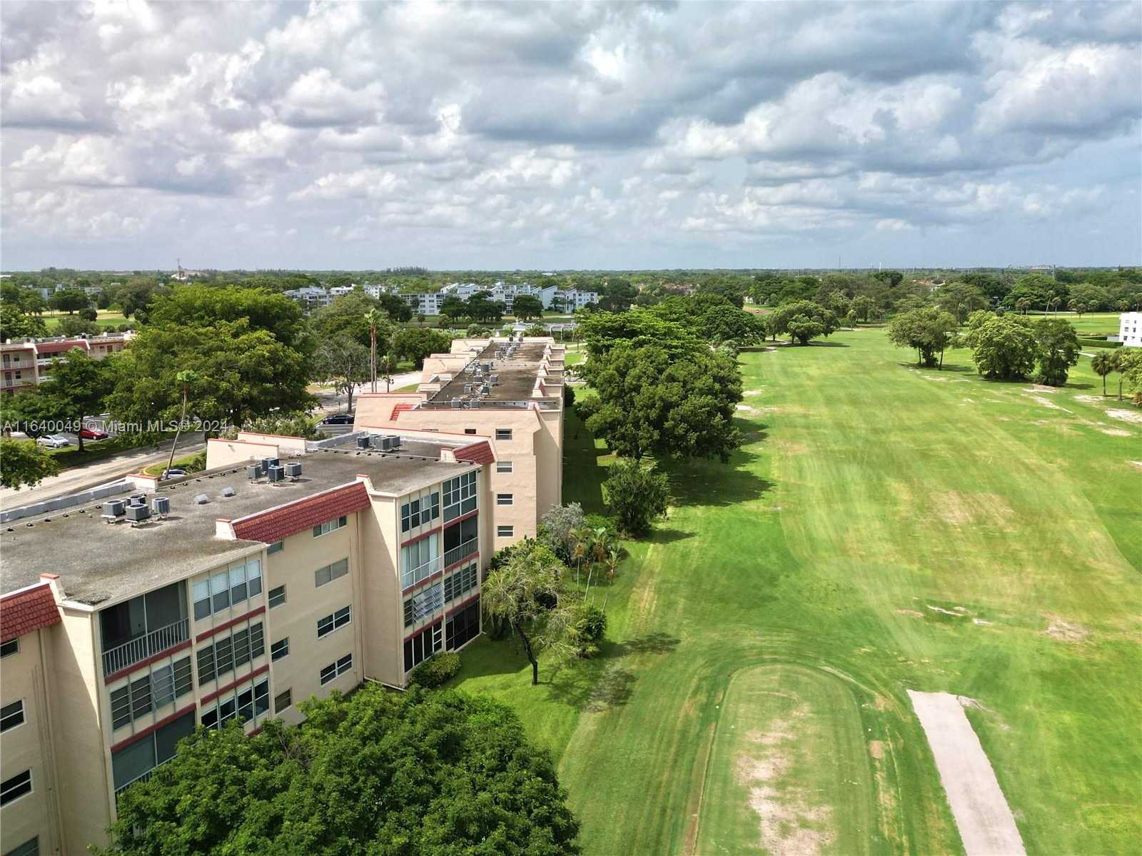Small Image of 1040 COUNTRY CLUB DR #404, Margate Number 28