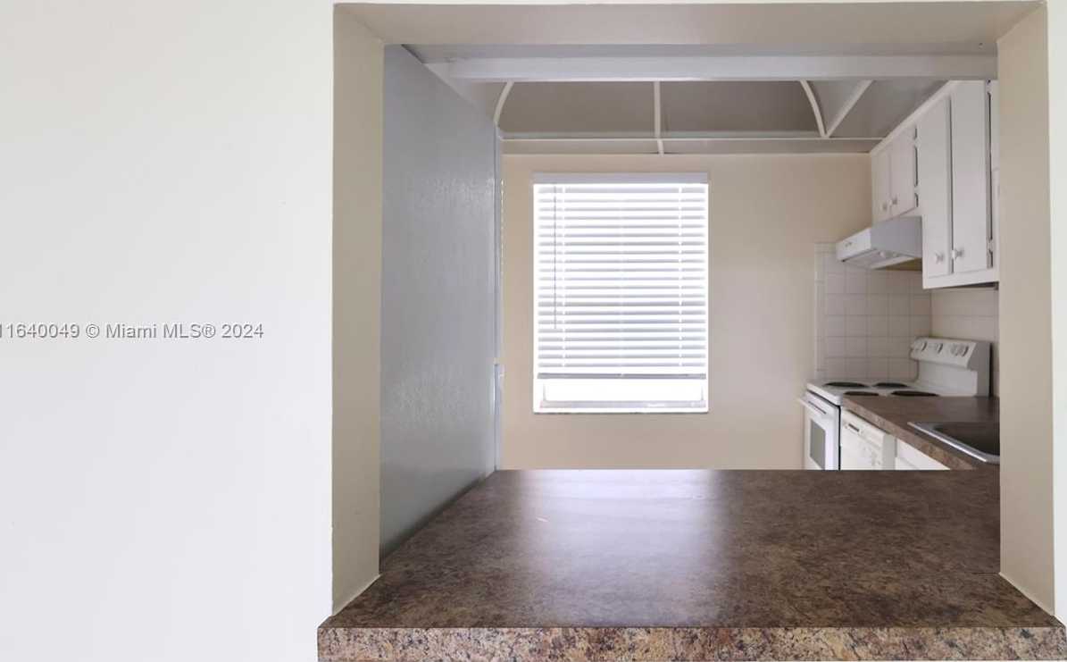 Small Image of 1040 COUNTRY CLUB DR #404, Margate Number 4