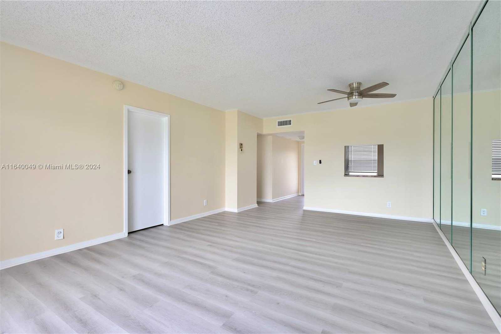 Small Image of 1040 COUNTRY CLUB DR #404, Margate Number 5