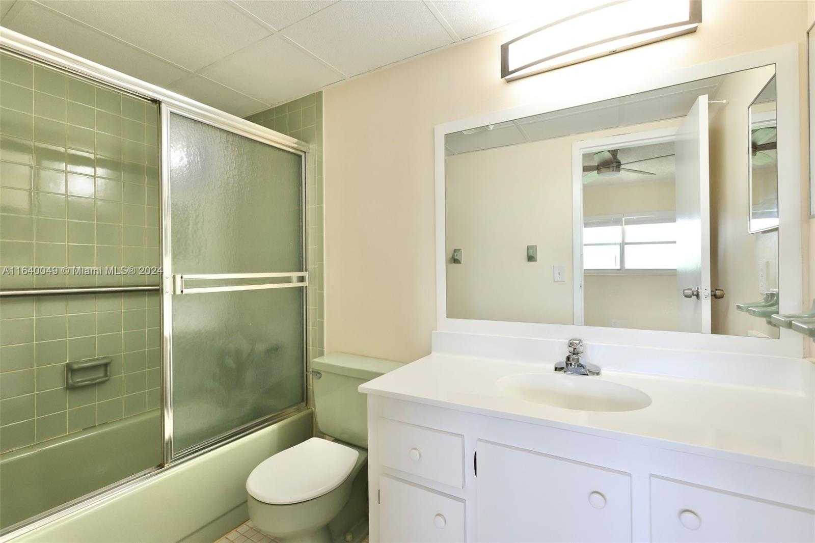 Small Image of 1040 COUNTRY CLUB DR #404, Margate Number 7