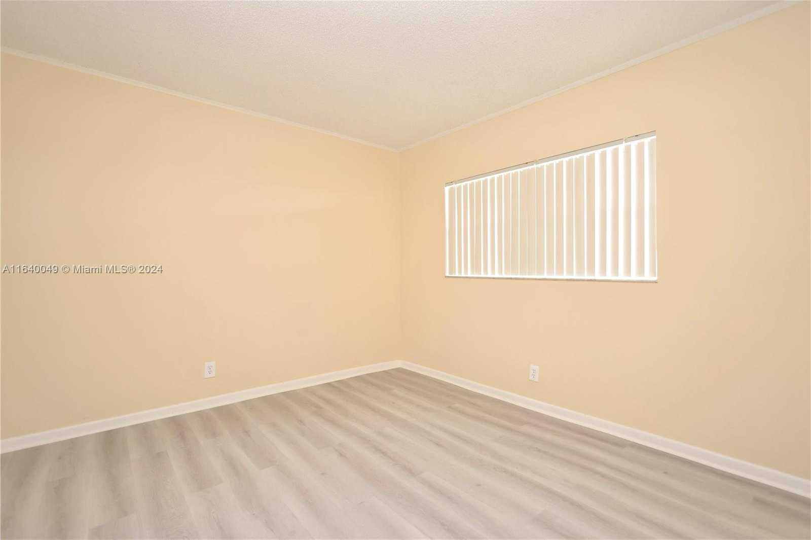 Small Image of 1040 COUNTRY CLUB DR #404, Margate Number 8