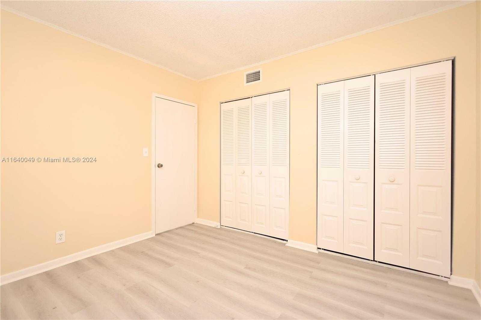 Small Image of 1040 COUNTRY CLUB DR #404, Margate Number 9