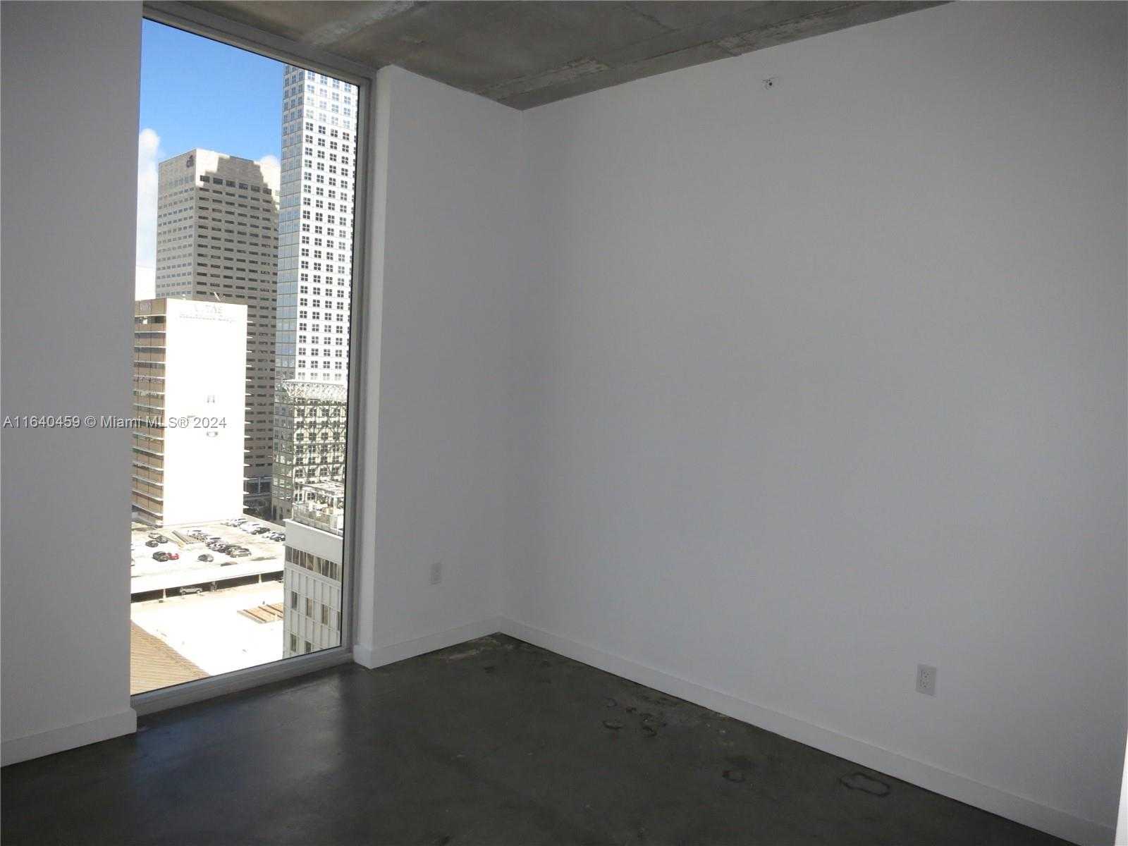 Small Image of 151 SE 1st St, Miami, FL 33131, USA Number 10